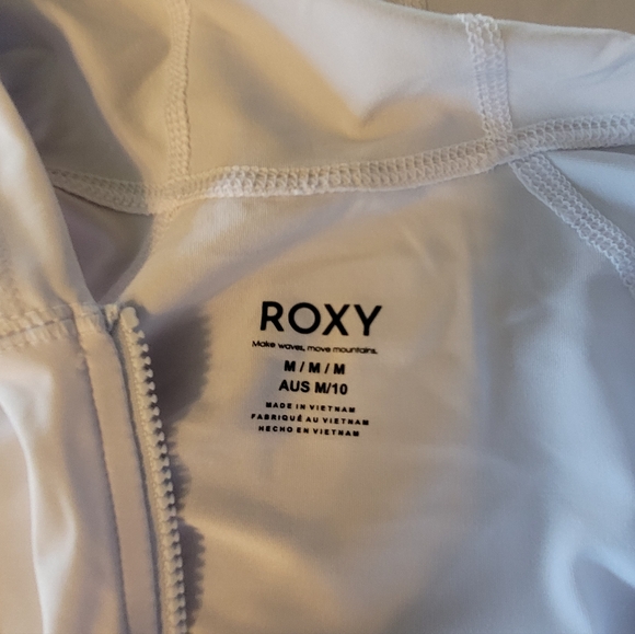 2 Roxy Rashguard Shirts - Picture 2 of 6